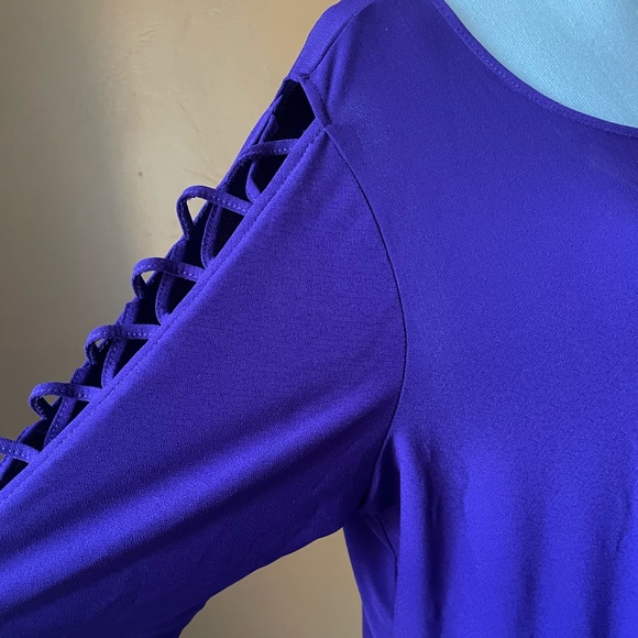 89th & Madison Purple Tunic Top (Size 1X) with Crisscross Design Along Sleeves - Picture 3 of 7